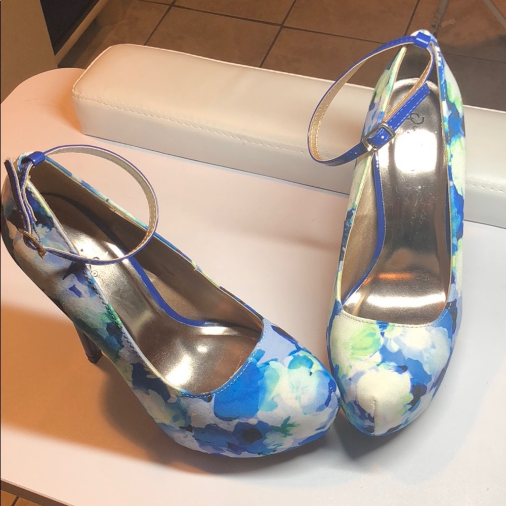 Qupid ankle strap blue floral pump sandals